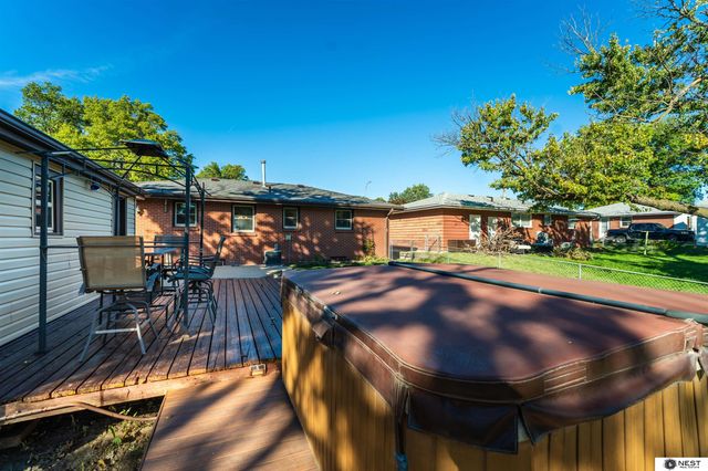 7601 Holdrege Street, Lincoln, NE 68505