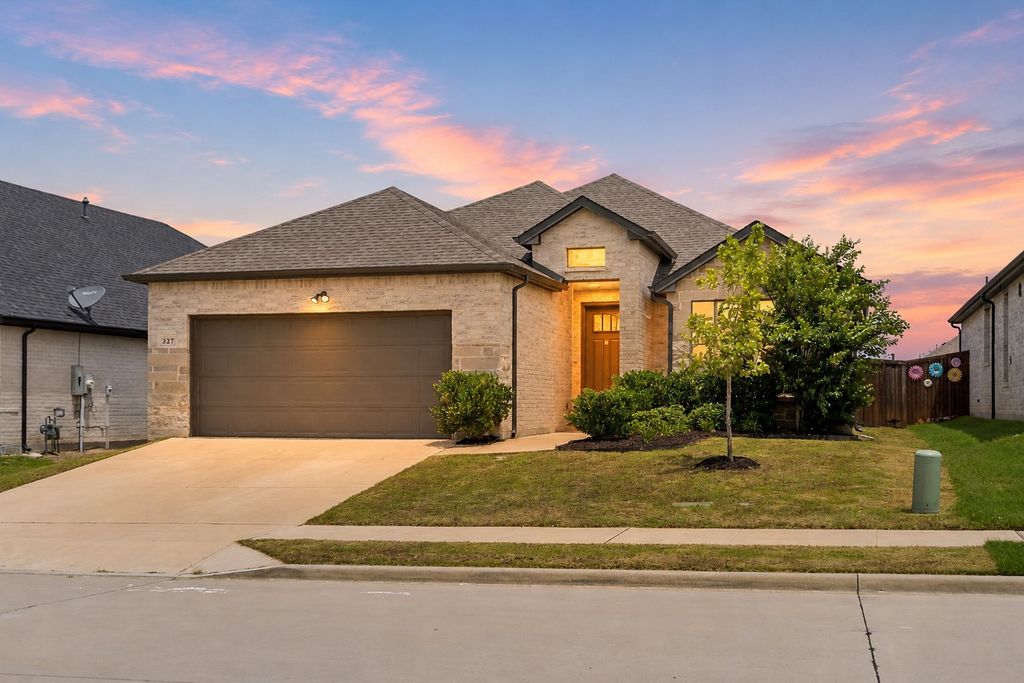 327 Brookview Drive, Lavon, TX 75166