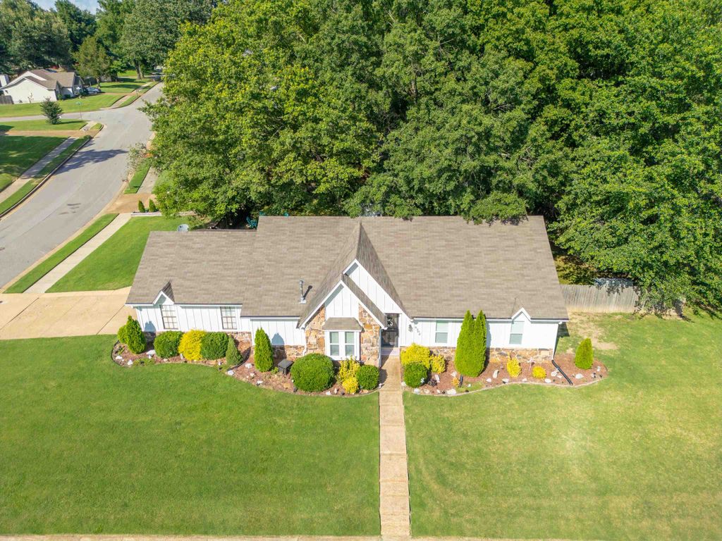 9302 FLETCHER TRACE PKY, Lakeland, TN 38002