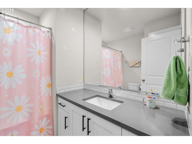 4231 Ne 184th St, Vancouver, WA 98686