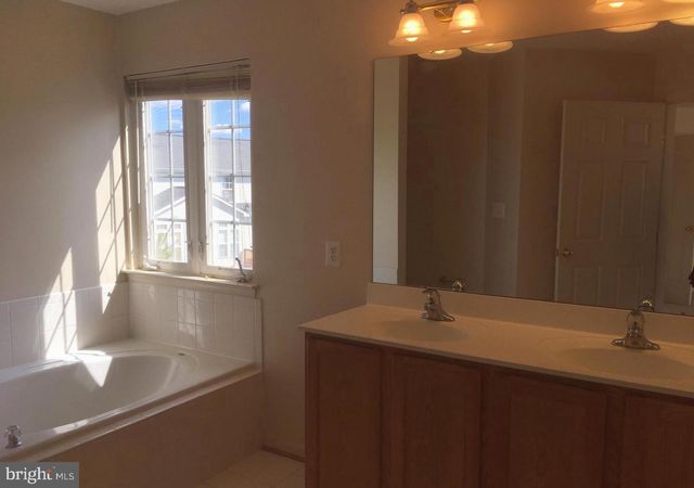 7209 BLADEN PL, Gainesville, VA 20155