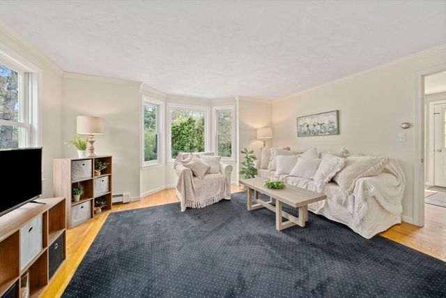 25 Hounds Ditch Ln, Duxbury, MA 02332