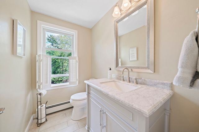 25 Hounds Ditch Ln, Duxbury, MA 02332