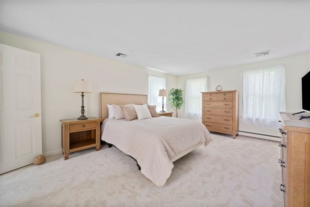 25 Hounds Ditch Ln, Duxbury, MA 02332