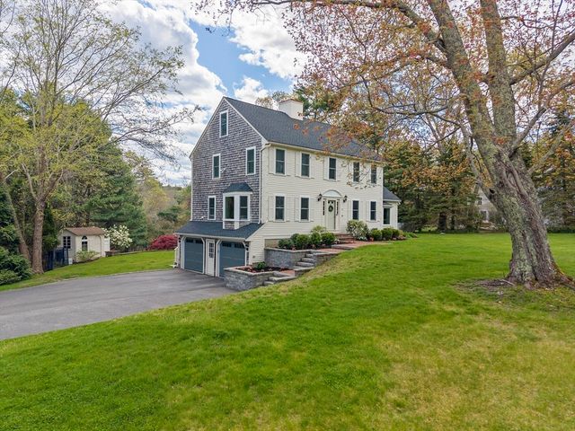 25 Hounds Ditch Ln, Duxbury, MA 02332