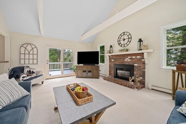25 Hounds Ditch Ln, Duxbury, MA 02332