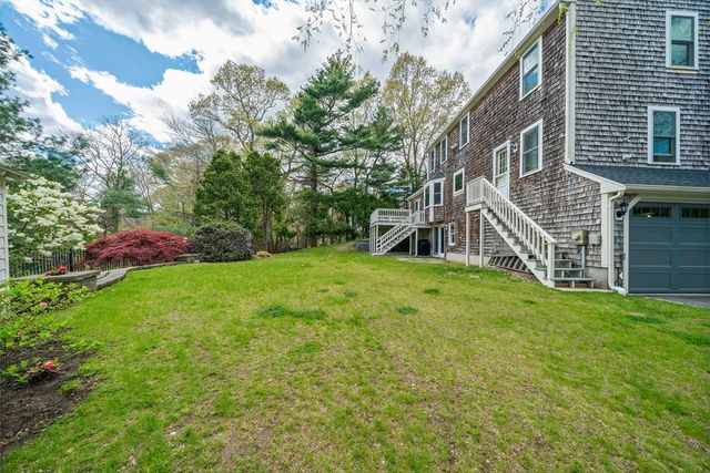 25 Hounds Ditch Ln, Duxbury, MA 02332