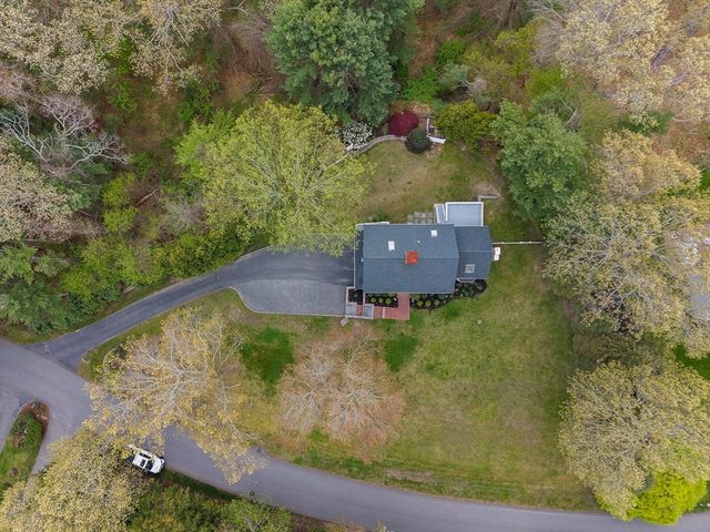 25 Hounds Ditch Ln, Duxbury, MA 02332