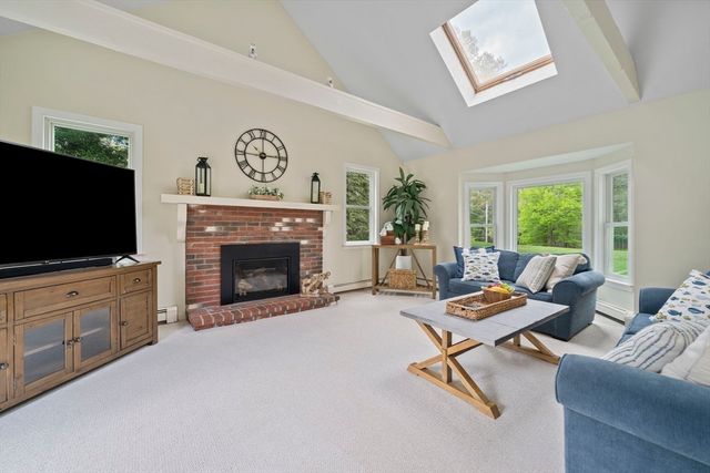 25 Hounds Ditch Ln, Duxbury, MA 02332