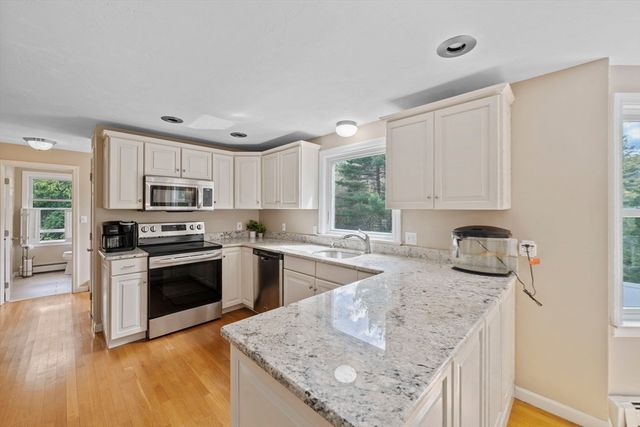 25 Hounds Ditch Ln, Duxbury, MA 02332