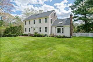 25 Hounds Ditch Ln, Duxbury, MA 02332