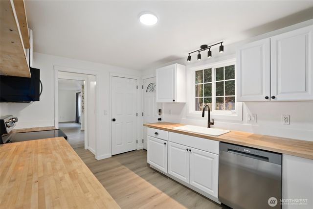 1405 Homann Drive SE, Lacey, WA 98503