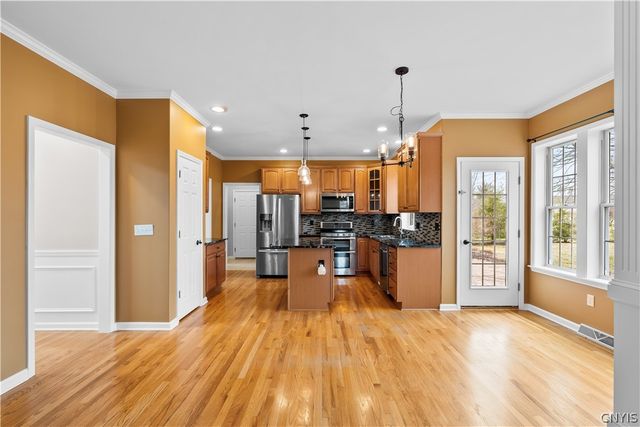 8735 Alizarin Avenue, Cicero, NY 13039