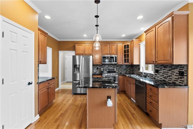 8735 Alizarin Avenue, Cicero, NY 13039