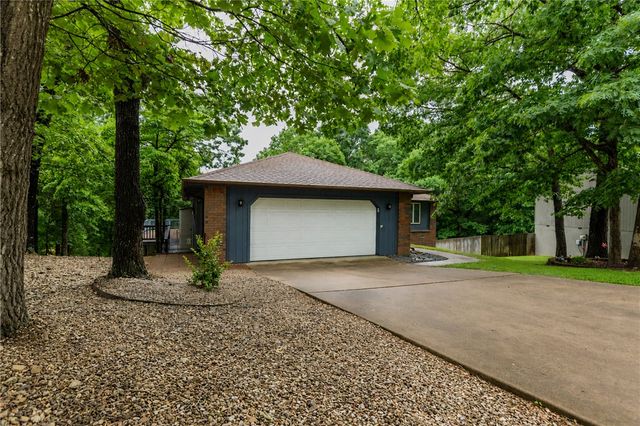 135 Mayfair Drive, Bella Vista, AR 72715