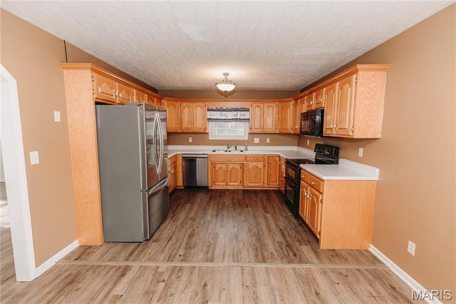 12280 Chicago Road, Dixon, MO 65459