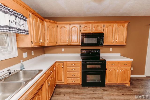 12280 Chicago Road, Dixon, MO 65459