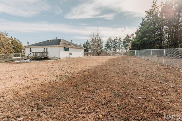 12280 Chicago Road, Dixon, MO 65459