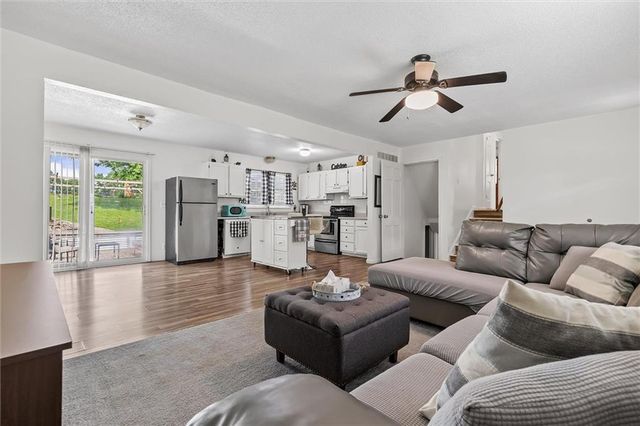 209 Augustus Drive, Excelsior Springs, MO 64024