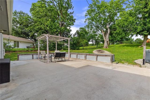 209 Augustus Drive, Excelsior Springs, MO 64024