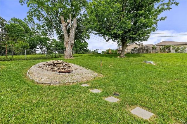 209 Augustus Drive, Excelsior Springs, MO 64024