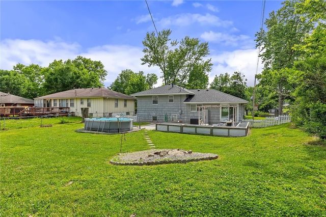 209 Augustus Drive, Excelsior Springs, MO 64024