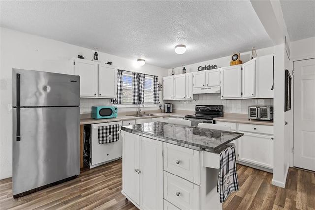 209 Augustus Drive, Excelsior Springs, MO 64024