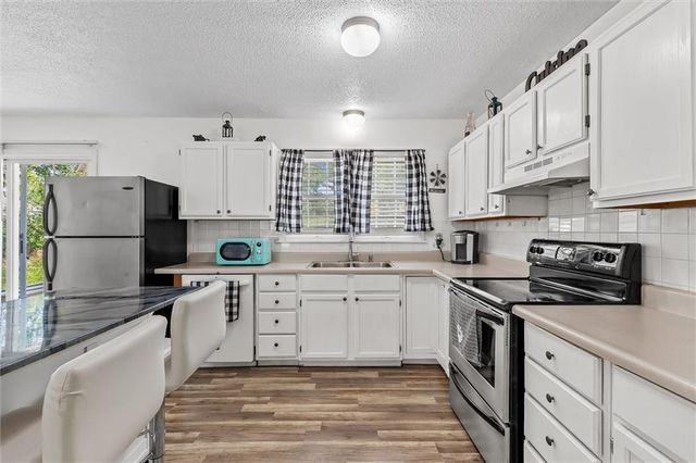 209 Augustus Drive, Excelsior Springs, MO 64024