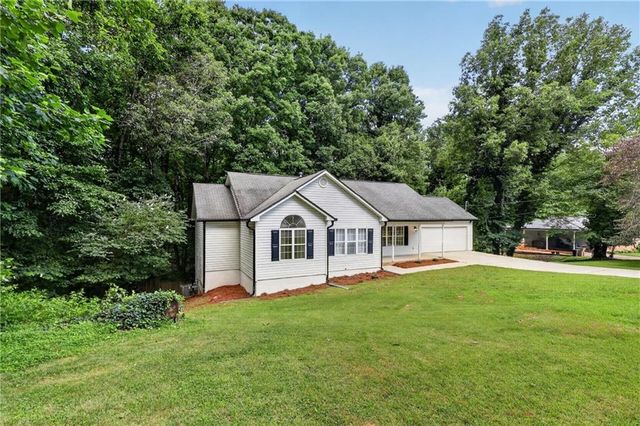 5027 Fitts Drive NE, Roswell, GA 30075