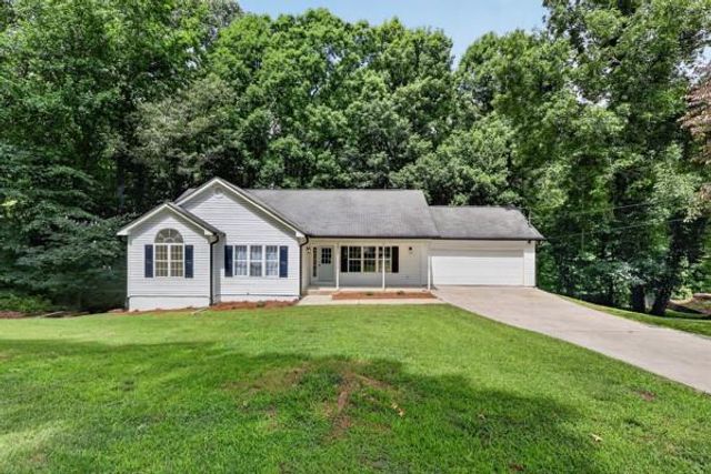 5027 Fitts Drive NE, Roswell, GA 30075