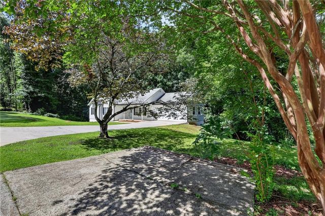 5027 Fitts Drive NE, Roswell, GA 30075
