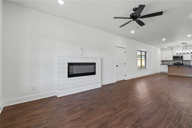 90 W Watson Lane, Farmington, AR 72730