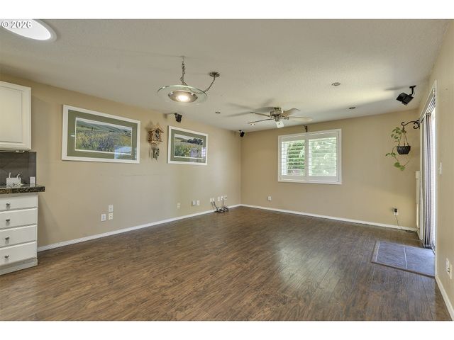 1235 CRYSTAL Ln, Lafayette, OR 97127