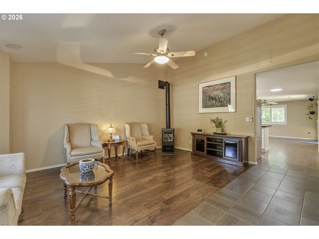 1235 CRYSTAL Ln, Lafayette, OR 97127