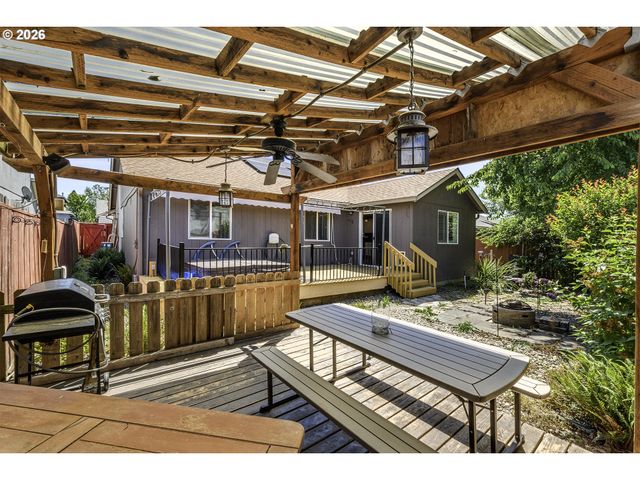 1235 CRYSTAL Ln, Lafayette, OR 97127