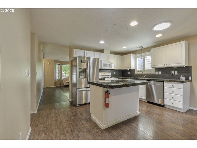 1235 CRYSTAL Ln, Lafayette, OR 97127