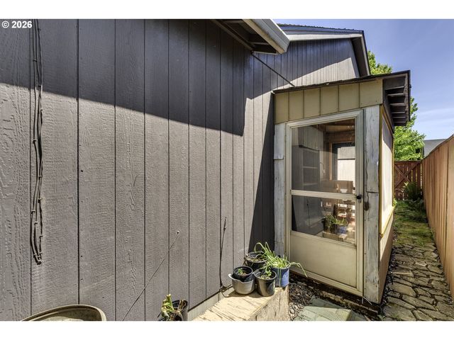 1235 CRYSTAL Ln, Lafayette, OR 97127