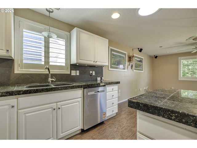 1235 CRYSTAL Ln, Lafayette, OR 97127