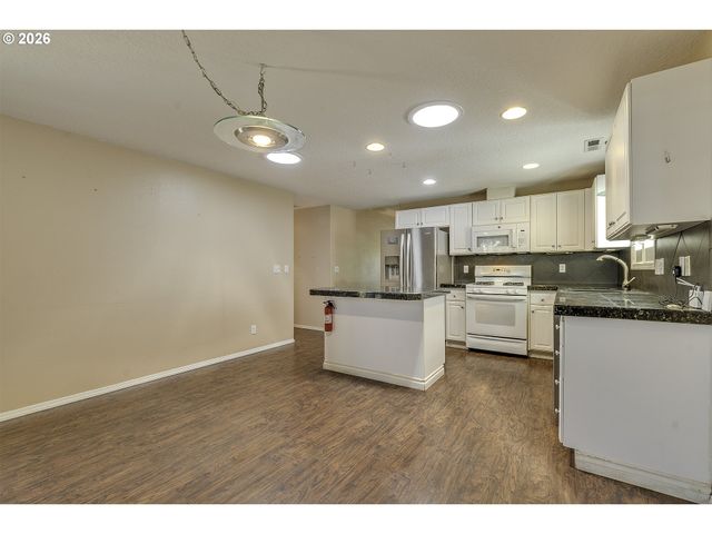 1235 CRYSTAL Ln, Lafayette, OR 97127