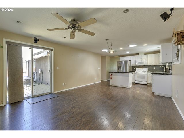 1235 CRYSTAL Ln, Lafayette, OR 97127