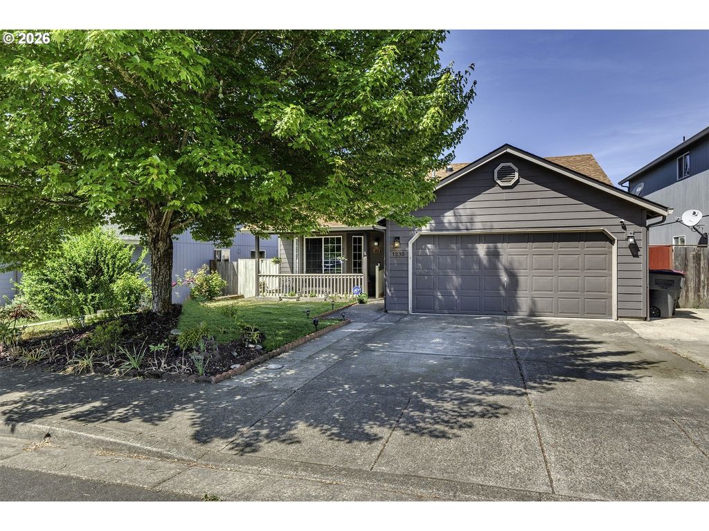 Image 1 of property listing at 1235 CRYSTAL Ln, Lafayette, OR 97127