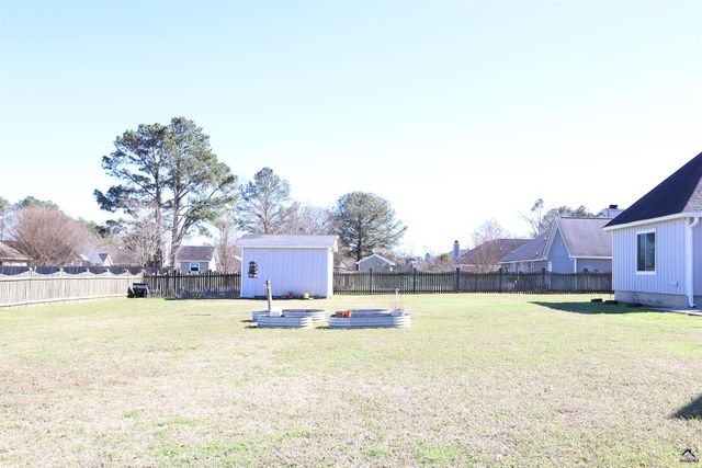 511 Greenview Court, Bonaire, GA 31005