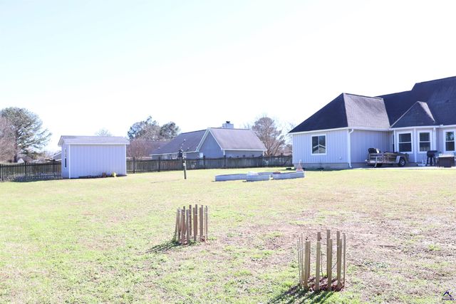 511 Greenview Court, Bonaire, GA 31005