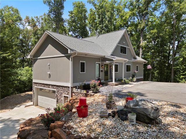 332 Two Rivers Drive, Westminster, SC 29693