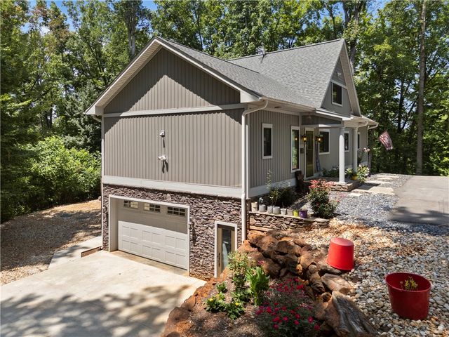 332 Two Rivers Drive, Westminster, SC 29693