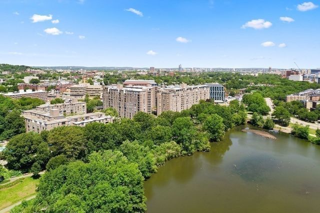 33 Pond 1005, Brookline, MA 02445