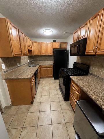 33 Pond 1005, Brookline, MA 02445