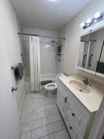 33 Pond 1005, Brookline, MA 02445