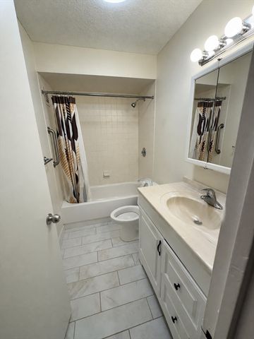 33 Pond 1005, Brookline, MA 02445