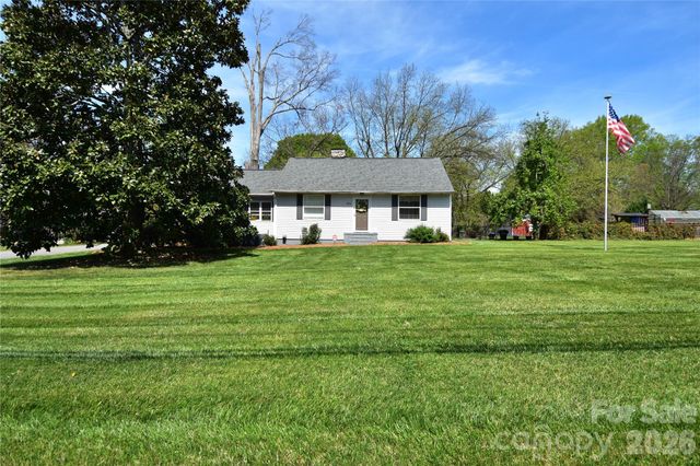 202 Mount Holly Huntersville Road, Huntersville, NC 28078